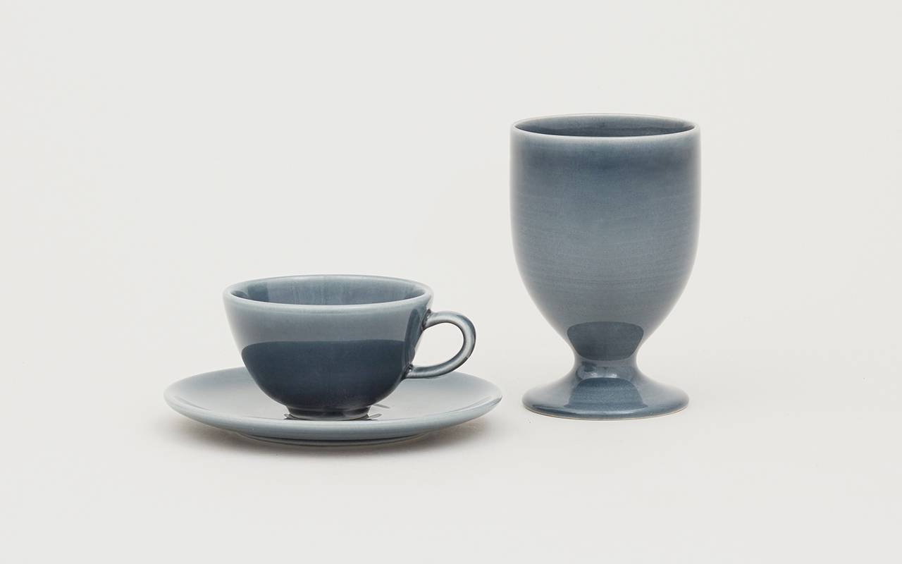 Tassen und Becher