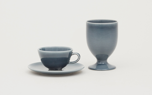 Tassen und Becher